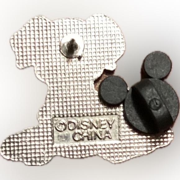 Disney Trading Pin “Rare”. Oddball the dog with no Spots. November 2000 - Picture 3 of 3